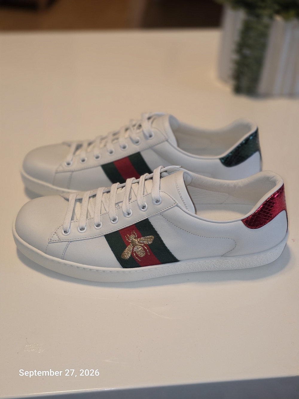 New Authentic GUCCI Ace White Leather Men's Sneakers with Embroidered Bee